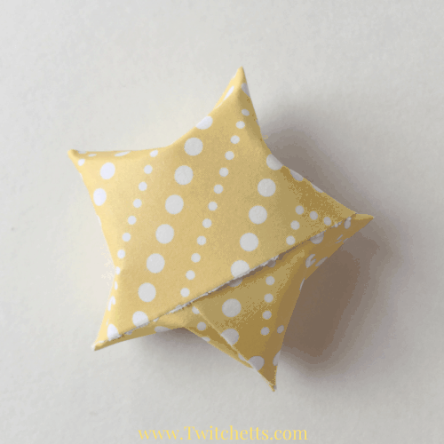 Learn how to fold these adorable paper stars! They are perfect for all sorts of decoration ideas, but these paper star ornaments are the cutest!
