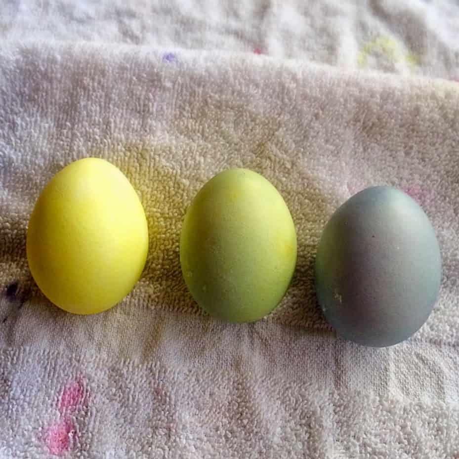 Naturally dyed Easter eggs. Beautiful spring colors created with natural ingredients. Quick and Easy instructions. Great for kiddos