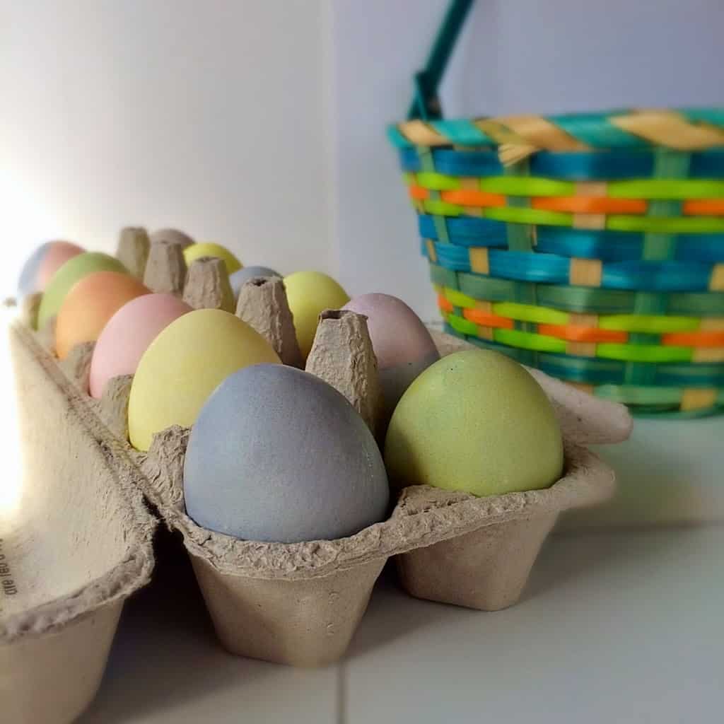 Naturally dyed Easter eggs. Beautiful spring colors created with natural ingredients. Quick and Easy instructions. Great for kiddos