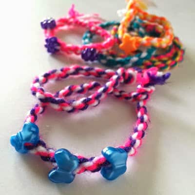 How to make a twisted friendship bracelet in 2 minutes - Twitchetts