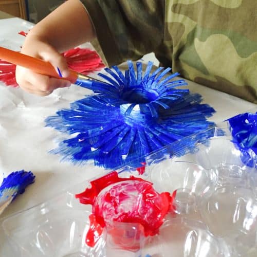 These paper firecracker crafts are the perfect kids craft for the 4th of July. Could be used as party decor or just as a fun activity for the kids. These are set up for cake decoration. Could be a fun Independence day or Memorial Day table decor!