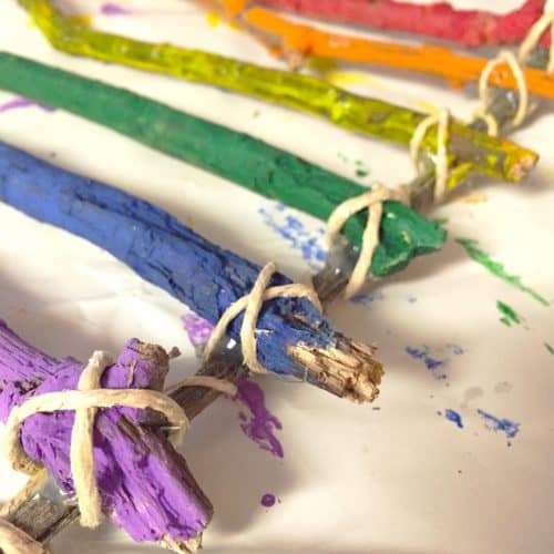 This DiY Twig Art is the perfect nature craft. Paining twigs is a fun kids activity that you can use to create this fun piece of art!