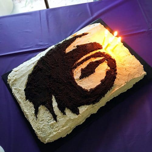 Toothless Cake from our Dragons: Race To The Edge party. A Netflix spin-off of How To Train Your Dragon. It was a fun dragon party that the kiddos loved at her birthday party