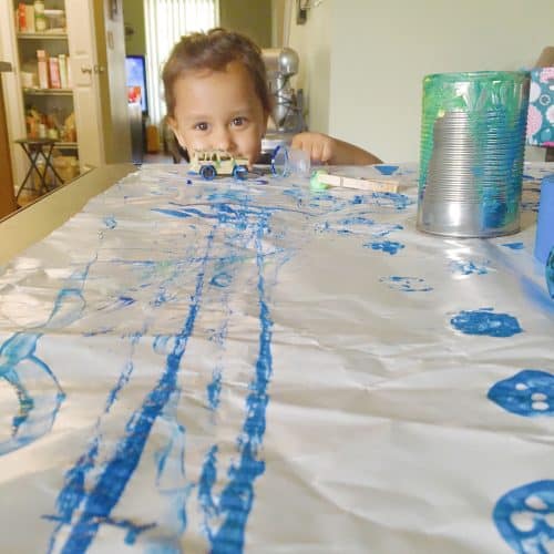 Read these tips for painting with toddlers! Introducing your little ones to arts and crafts early is so important!