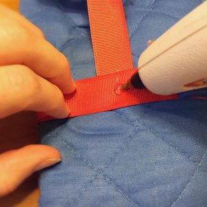 No Sew Stick Horse - Tutoriel pour créer des chevaux de bricolage avec des fournitures bon marché du magasin à un dollar