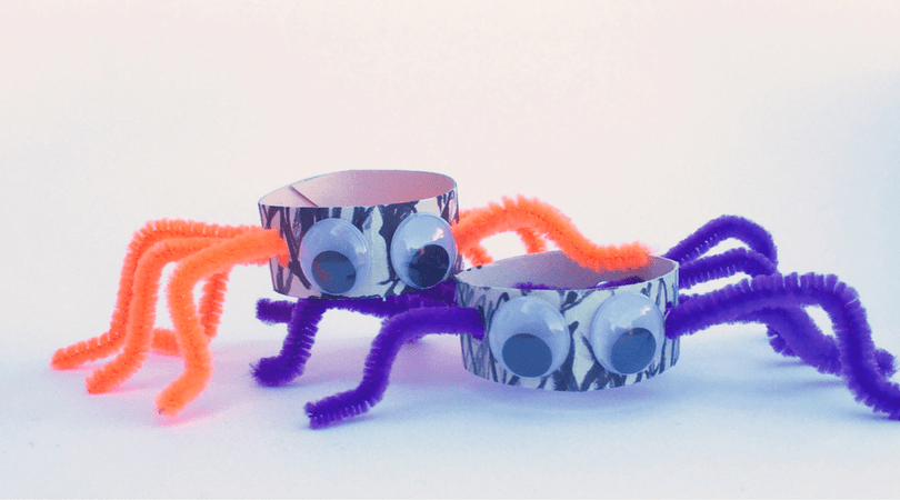 This Fine Motor Spider Craft is a great way to have some fun while developing your little ones fine motor skills.