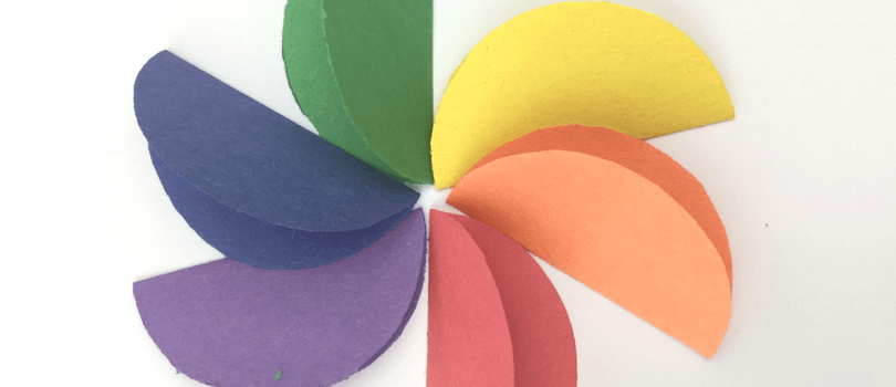 These construction paper rainbow flowers are perfect diy paper flowers for your kids to make! These a fun paper flowers for a kids craft.