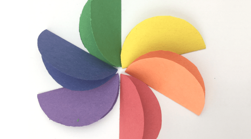 These construction paper rainbow flowers are perfect diy paper flowers for your kids to make! These a fun paper flowers for a kids craft.
