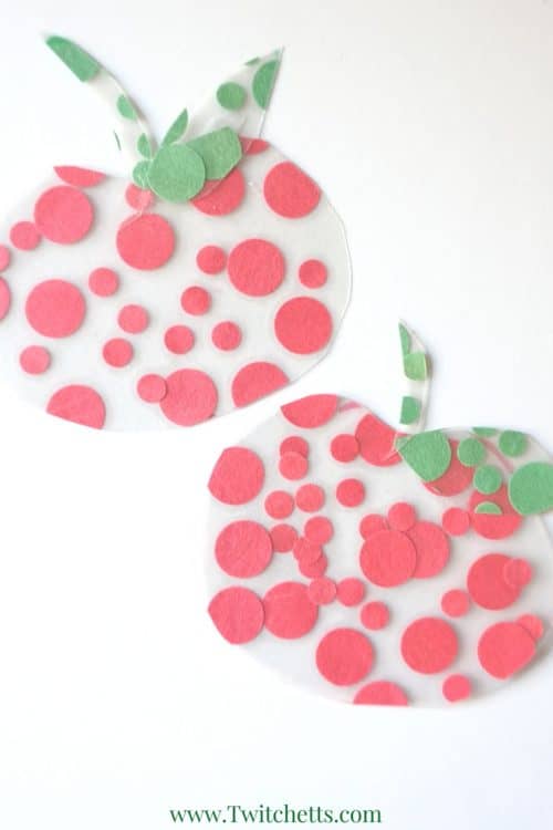 A simple apple themed fine motor activity combines construction paper and contact paper to create a fun apple craft. This activity for preschoolers is perfect for fall, back to school, or teacher appreciation.