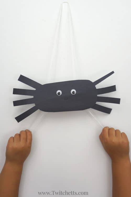 Create Climbing Construction Paper Spiders PIN2 construction papers spiders using black construction paper. A fun Halloween kids craft that they can play with when they're finished! #spidercraft #paperspider #halloween #craftsforkids #constructionpaper #twitchetts
