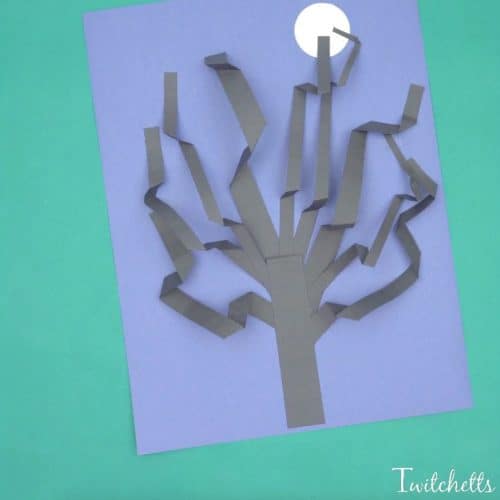 A 3D Tree that perfect for Halloween.  Use construction paper to create a cute and creepy paper tree that stands out!