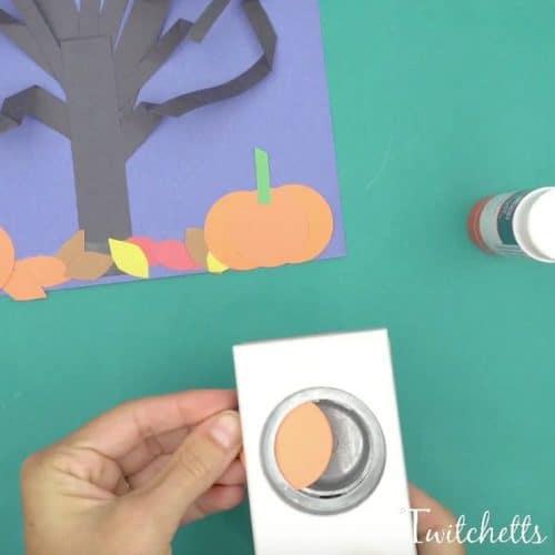 A 3D Tree that perfect for Halloween.  Use construction paper to create a cute and creepy paper tree that stands out!