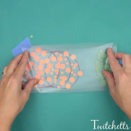 A simple pumpkin themed fine motor activity combines construction paper and contact paper to create a fun pumpkin craft. This activity for preschoolers is perfect for fall, Halloween, or Thanksgiving. 