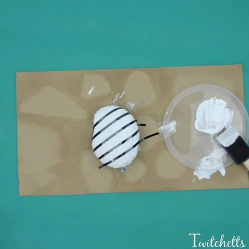 Creating these beautiful Christmas striped stones is easier than you think! This easy rock painting idea is perfect for kids or beginners.