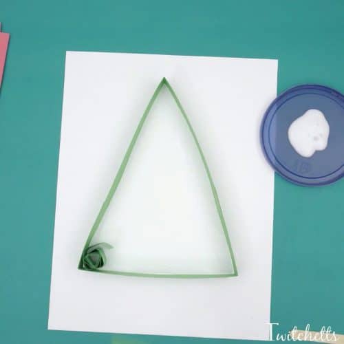Try this quilling Christmas tree for a fun beginner quilling project that kids will love! This paper Christmas tree is made with construction paper, so it's a fun and inexpensive Christmas craft for kids.