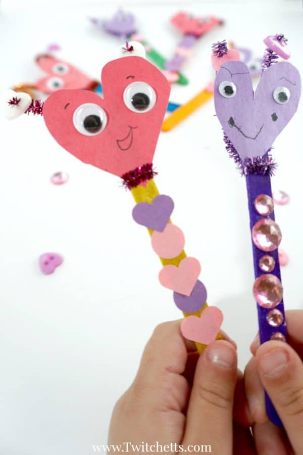 How to make construction paper heart puppets for Valentines Day