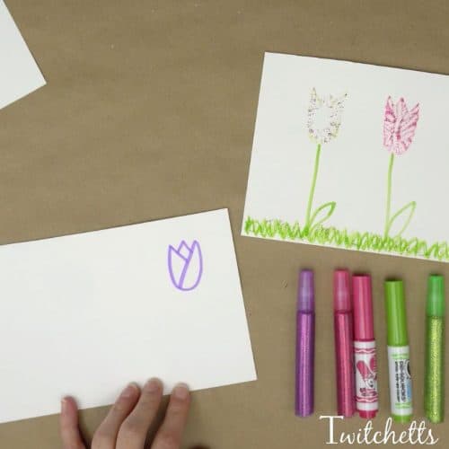 This mess-free glitter flower shimmers and sparkles like most glitter craft ideas...but without the crazy glitter cleanup! Check out this amazing spring art project for kids and see how easy they are to create.