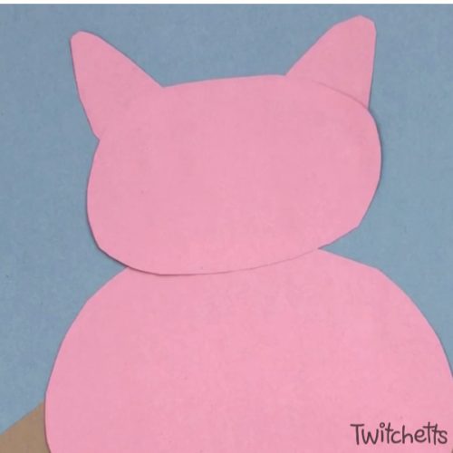 This fun paper pig craft for kids is so cute! 2019 is the year of the pig, so let's celebrate with this fun 3D construction paper craft that kids will love to make! #paperpig #pigcraft #2019 #yearofthepig #animalcrafts #farmcraft #farmanimal #constructionpapercraft #craftsforkids #twitchetts
