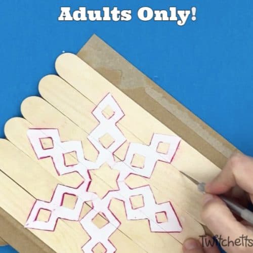 An easy winter puzzle using craft sticks and paper snowflakes. These are great for toddlers, busy bags, car rides, or to hang on your refrigerator while you are making dinner.  #winter #puzzle #snowflake #busybag #carride #roadtrip #activity #toddler #easy #craftstick #howto #twitchetts