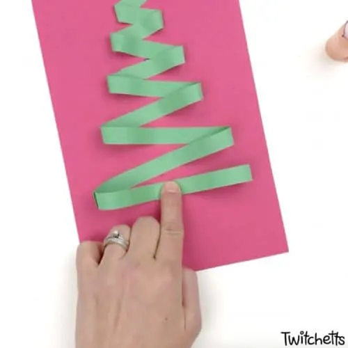 How to make a zig zag Christmas tree papercraft with kids - Twitchetts