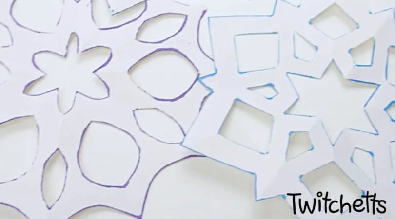 How to make a zig zag Christmas tree papercraft with kids - Twitchetts