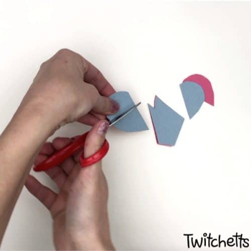 Mended paper hearts are a quick and easy way to make classroom Valentines during art class! #Twitchetts