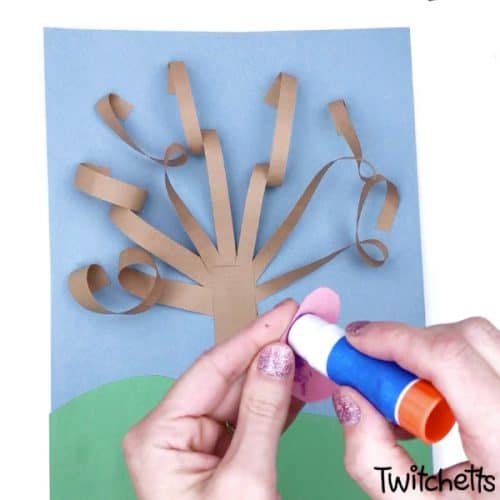 Create fun 3d Valentine's Day paper trees using a simple kid-friendly technique that is guaranteed to wow! This construction paper craft is perfect for a classroom craft or a winter afternoon activity. It's fun for kids of all ages! #twitchetts