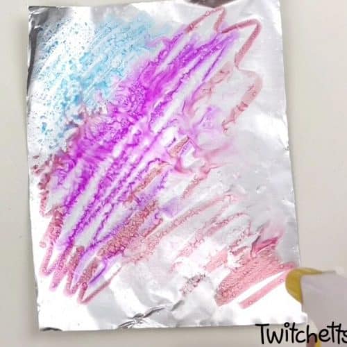 Hearts and Valentine's Day are inseperable! And when you make your Valentine's Day artwork using our heart resist painting technique with a fun twist, it's pure magic! #Twitchetts