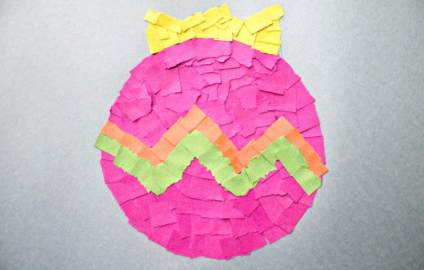 24 Easy Construction Paper Christmas Crafts  Twitchetts