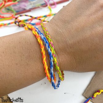 How to make a twisted friendship bracelet in 2 minutes - Twitchetts