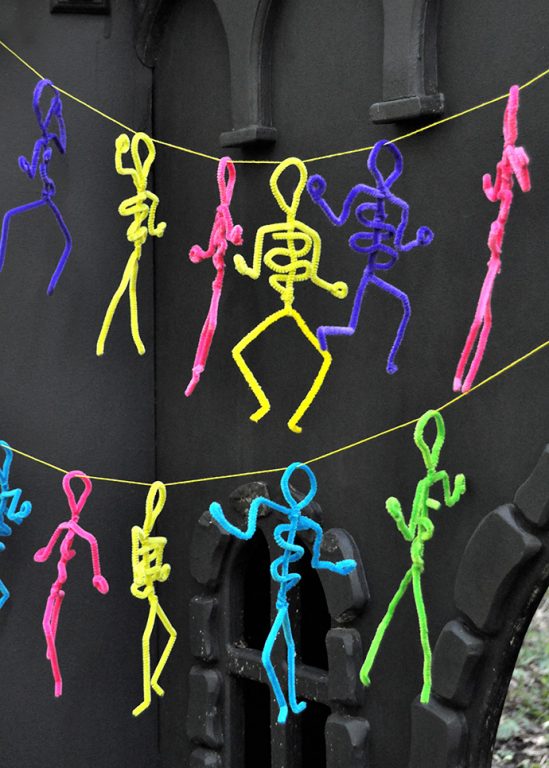9 Easy Halloween Pipe Cleaner Crafts for kids to make Twitchetts