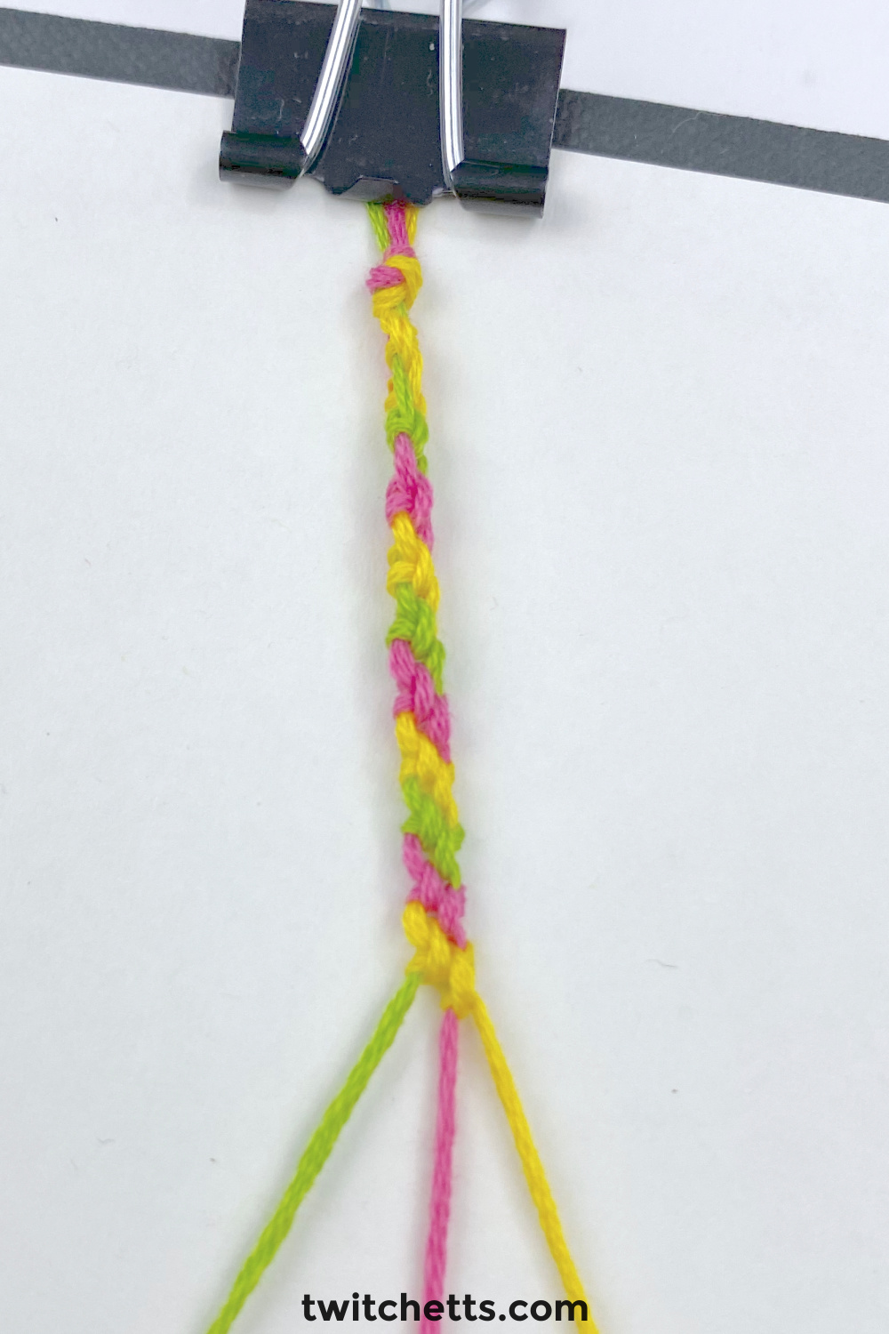 How to make Friendship Bracelets: 5 string bracelet tutorials