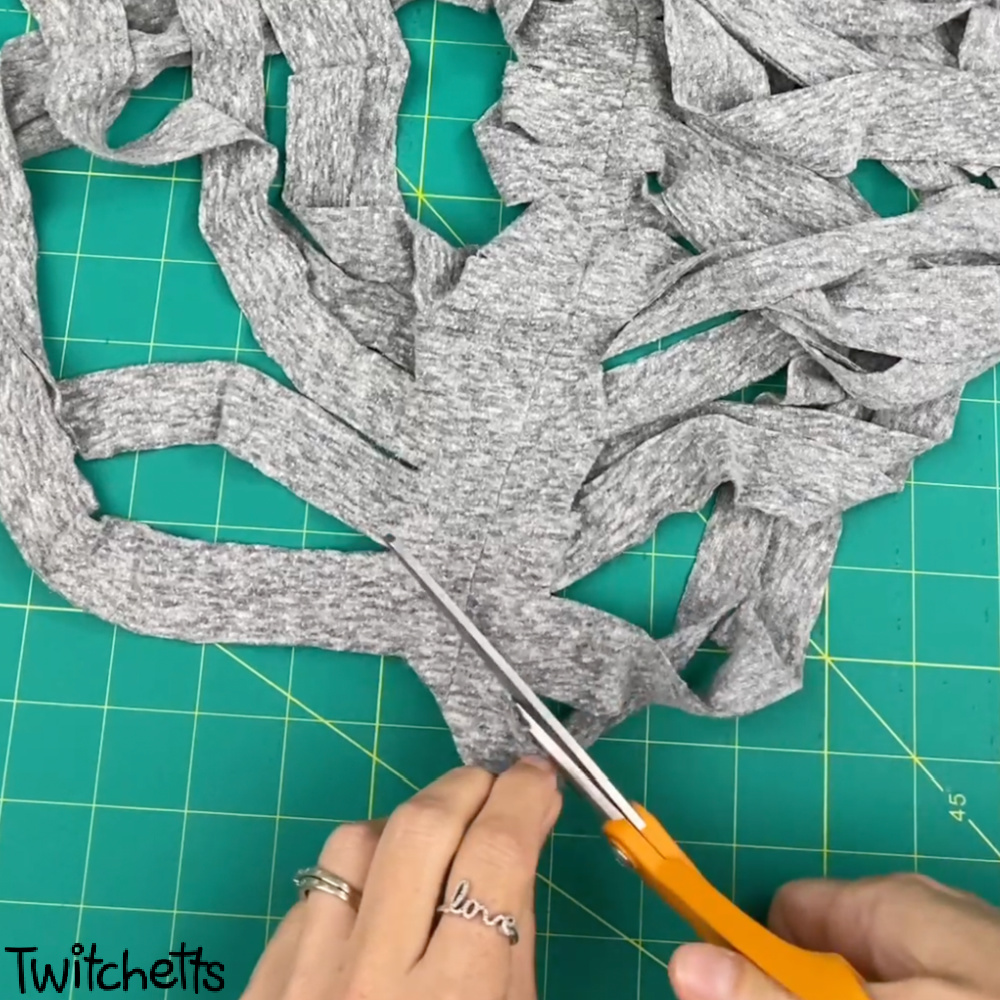 In process image of a tshirt yarn tutorial