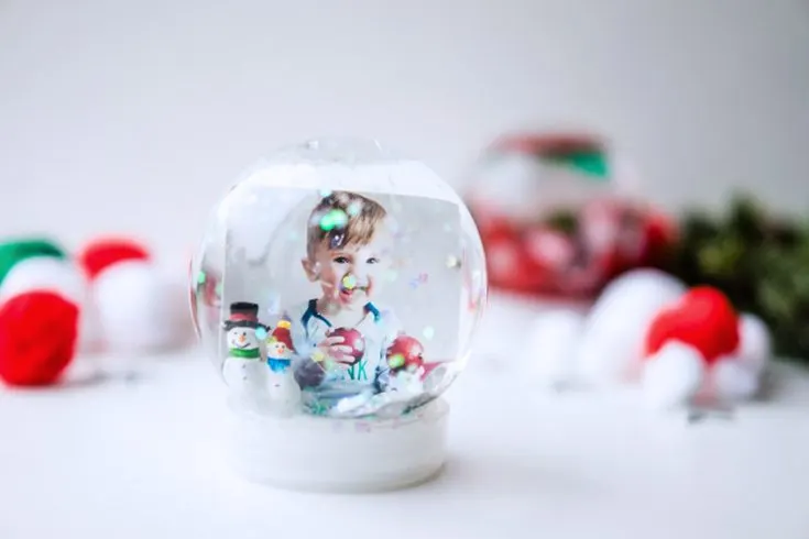 20 DIY Snow Globe crafts for kids to make - Twitchetts