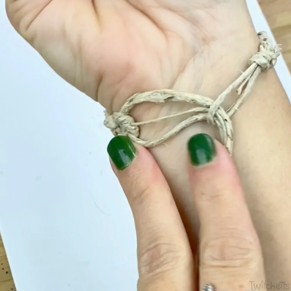 DIY Easy Square Knot Flower Bracelet  Jewelry  WonderHowTo